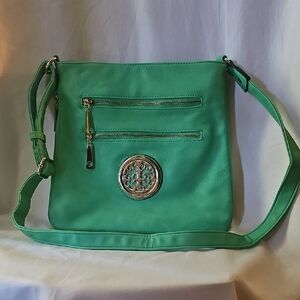Vibrant Green Crossbody Bag with Gold-Tone Hardware